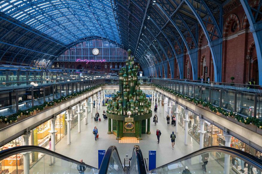 How to Book Overnight Bag Storage at St Pancras